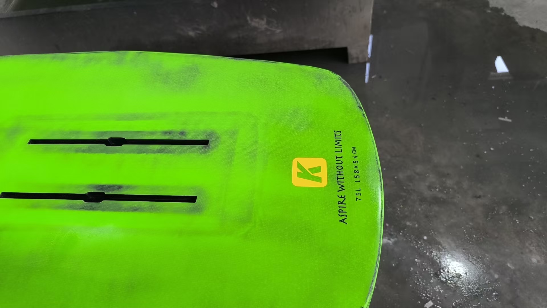 KR Series green tail detail